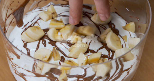 cikolatali-biskuvili-trifle-ss-22
