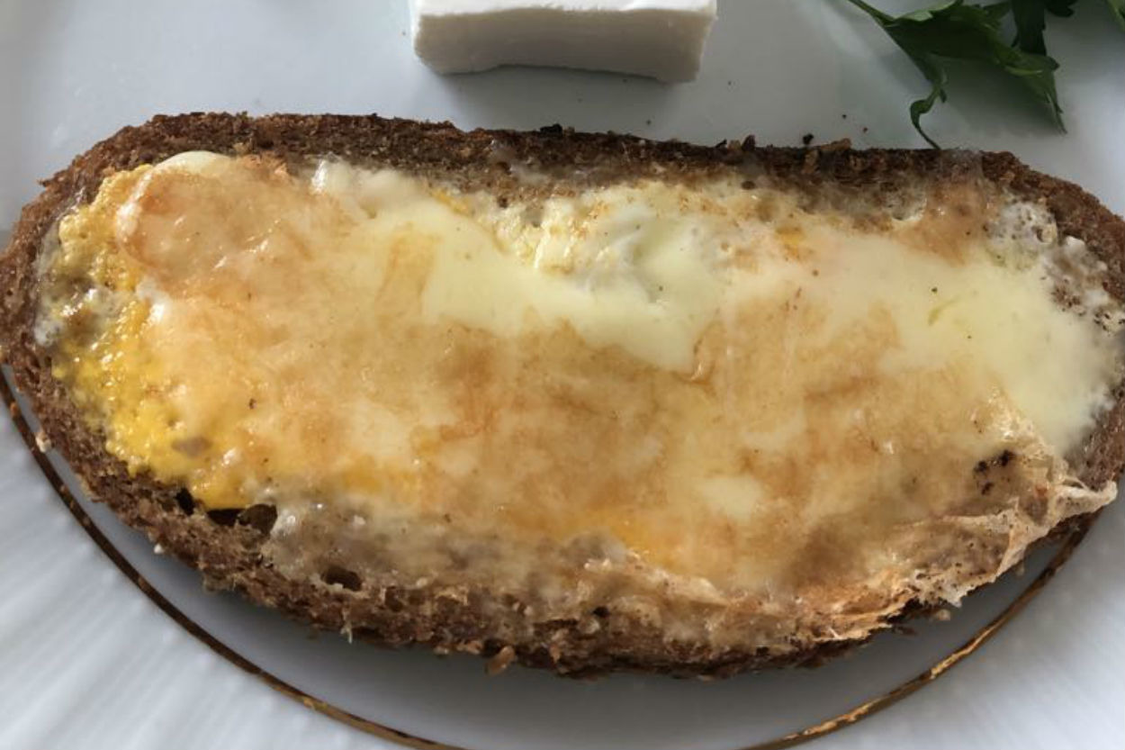 Kahvaltı Tabağınıza: Tavada Yumurtalı Dilim Ekmek