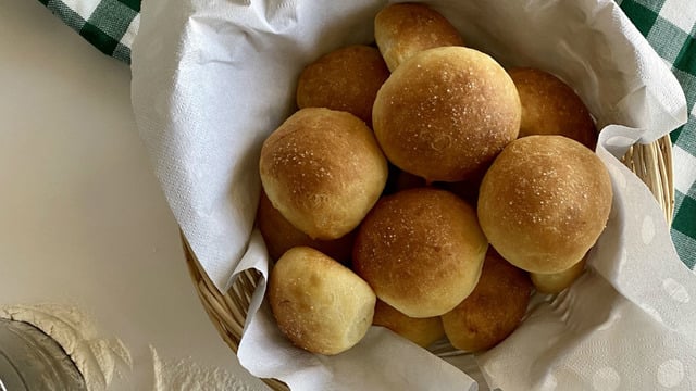 Yumuşacık Dokusuyla: Tereyağlı Tuzlu Mini Poğaça