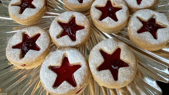 Madalyon Görünümlü: Linzer Kurabiye