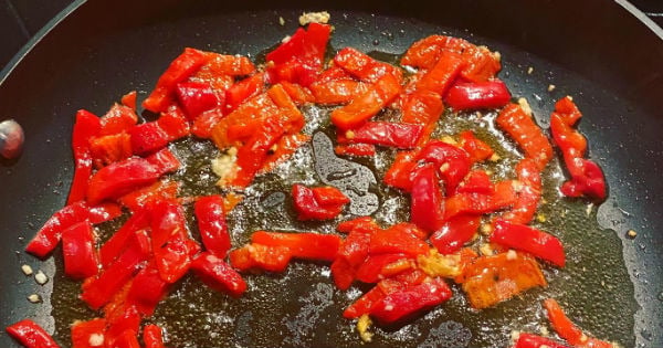 ton-balikli-makarna-salatasi-adim-1