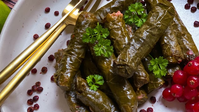 Enfes Kokusuyla: Sumaklı Yaprak Sarması