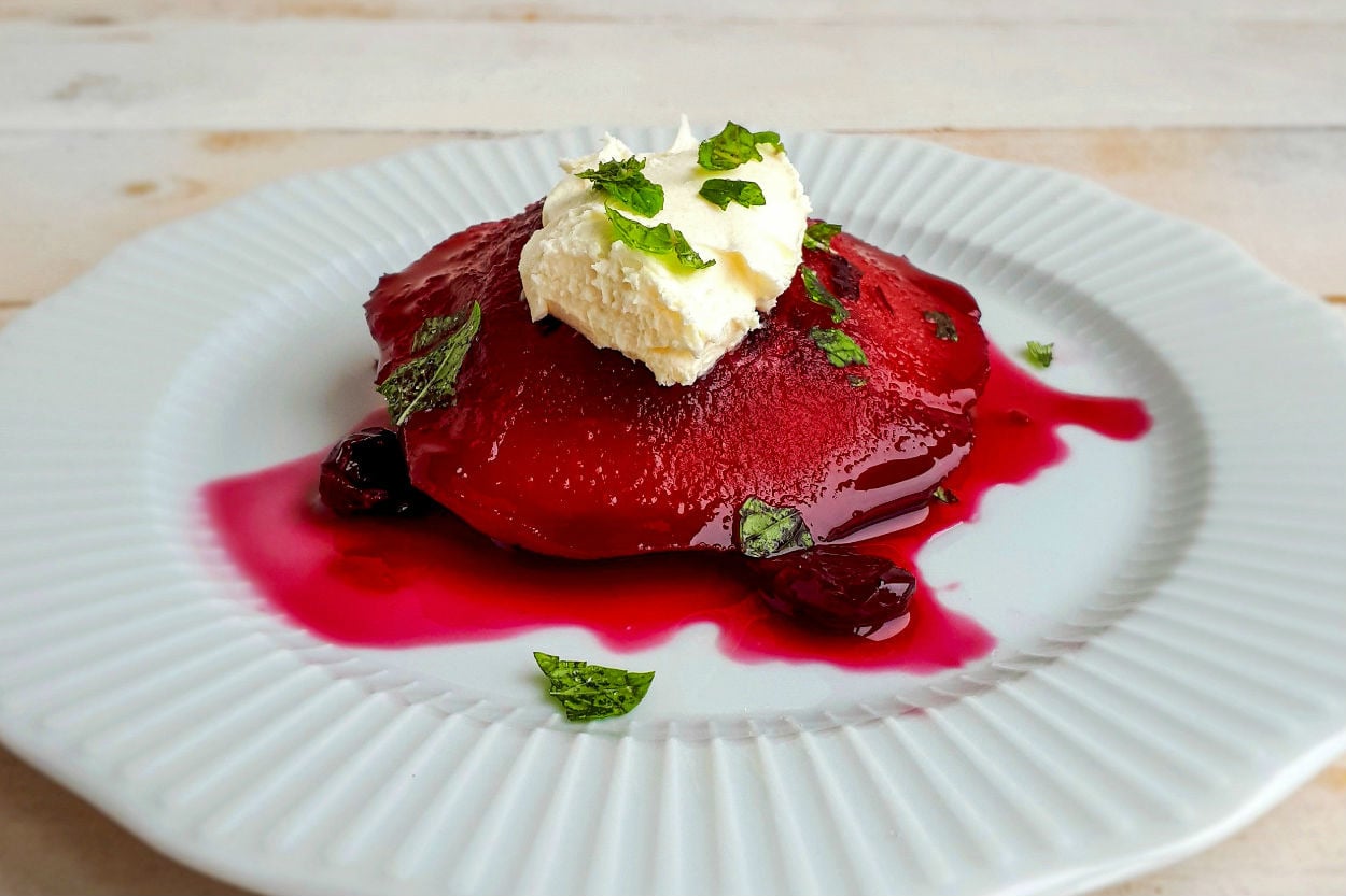 Göz Alıcı Rengiyle: Hibiskuslu Ayva Tatlısı