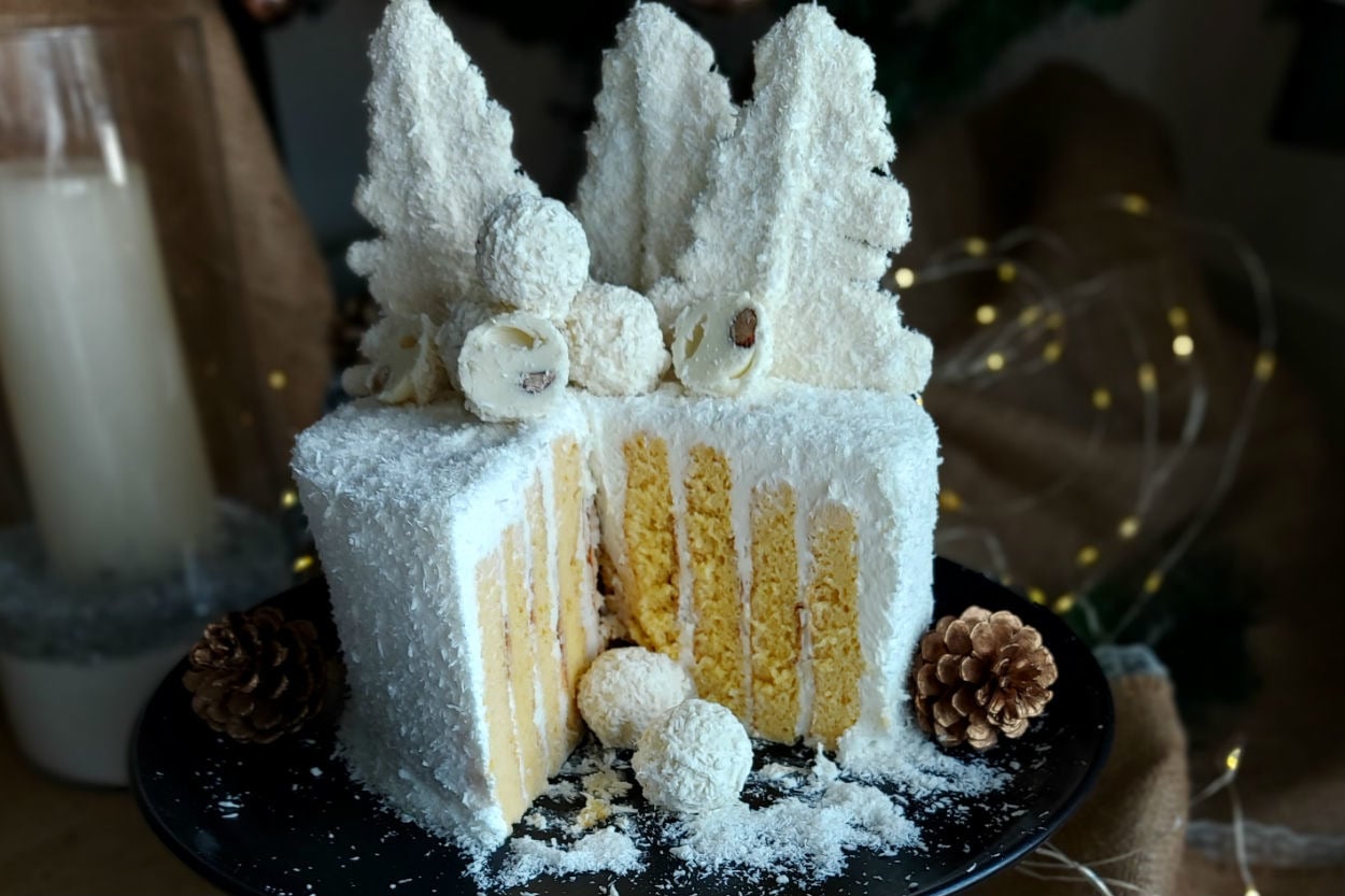 Yeni Yıl Yaklaşırken: Bembeyaz Yılbaşı pastası