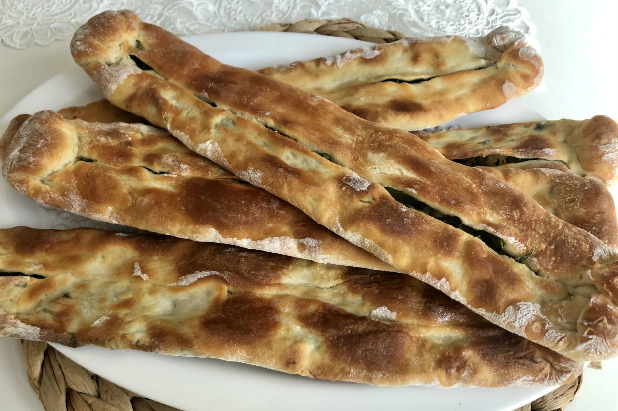 Ev Yapımı: Ispanaklı Pide