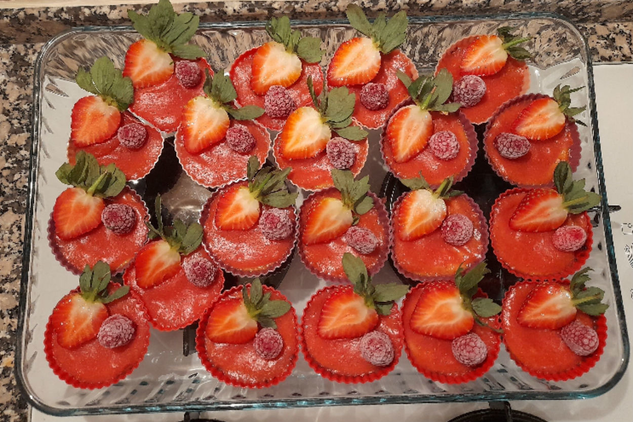 Çilekli Tadımlık: Porsiyonluk Kolay Cheesecake