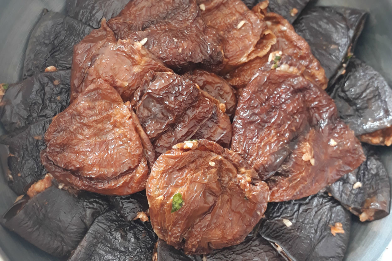 Tadı Her Zaman Başka: Kuru Patlıcan ve Biber Dolması