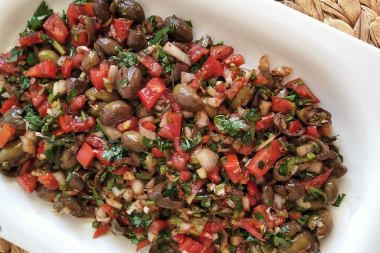 Sofraların Vazgeçilmezi Olacak: Zeytin Salatası