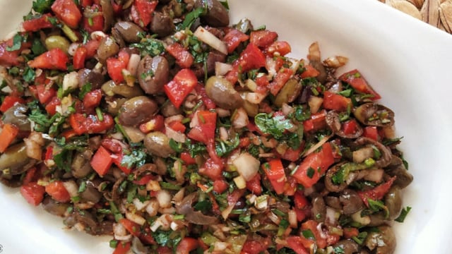 Sofraların Vazgeçilmezi Olacak: Zeytin Salatası