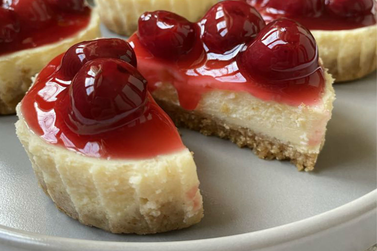 Mayhoş Aromasıyla: Vişneli Porsiyonluk Cheesecake