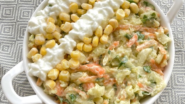 Renkleri Göz Alır: Lahana Salatası