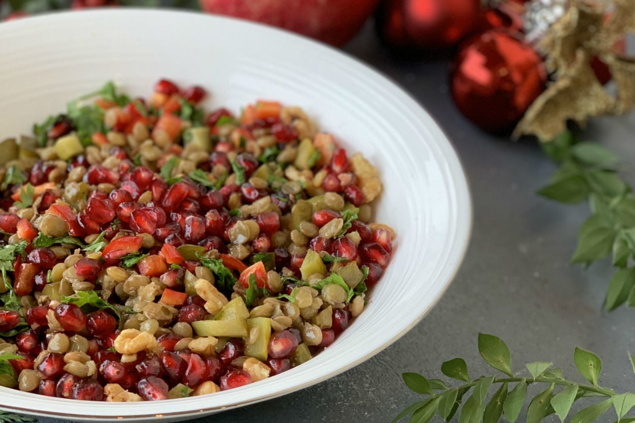 Oldukça Besleyici: Narlı Cevizli Mercimek Salatası