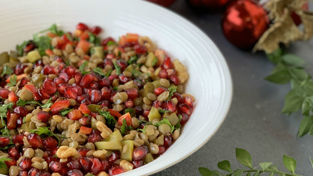 Oldukça Besleyici: Narlı Cevizli Mercimek Salatası