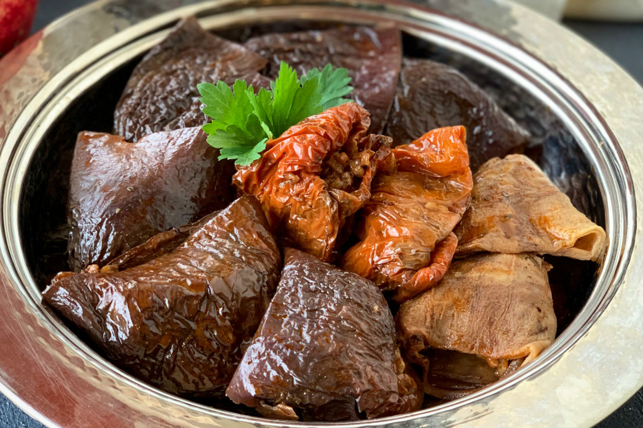Bol Ekşili Lezzeti Bol: Kuru Patlıcan Dolması
