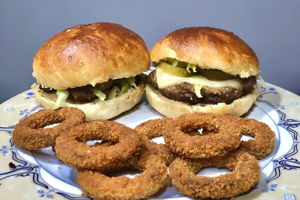 Dışarıdakini Aratmayan: Ev Yapımı Hamburger