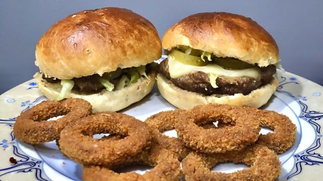 Dışarıdakini Aratmayan: Ev Yapımı Hamburger