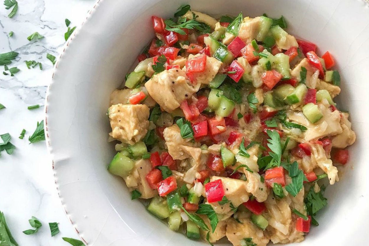 Klasik Tatlardan Sıkılanlara: Hardal Soslu Tavuk Salatası