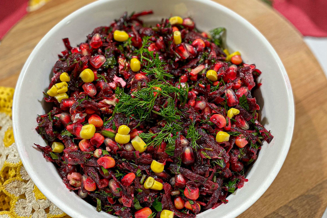 Rengarenk Görünümüyle: Pancar Salatası