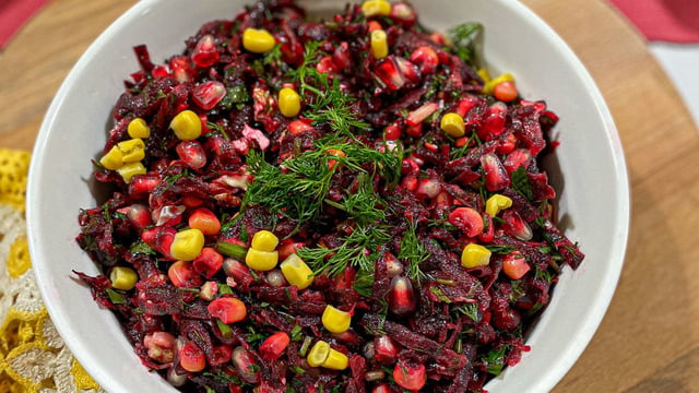Rengarenk Görünümüyle: Pancar Salatası