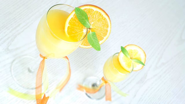 Portakallı ve Limonlu Meyve Suyu Gibi: Limonata