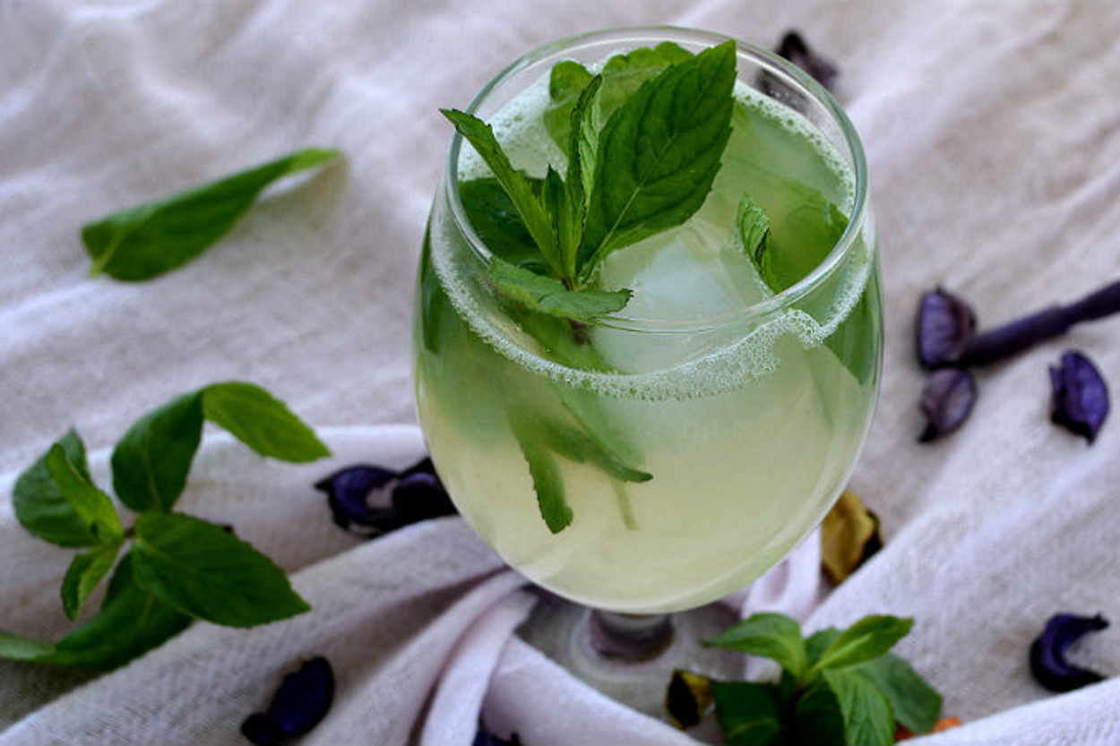 Yemekyolculuğu'ndan: Gül Suyu Limonatası