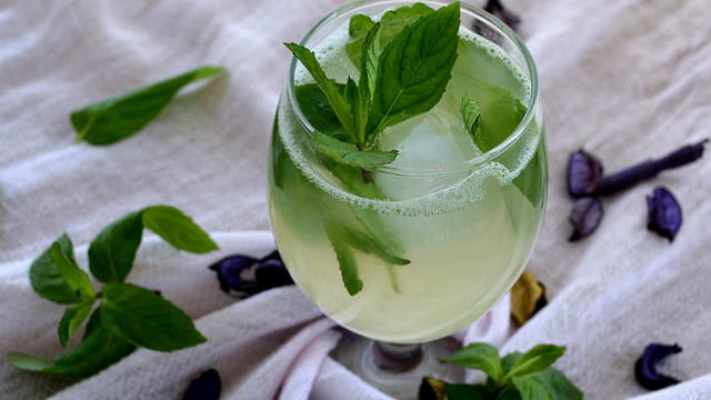 Yemekyolculuğu'ndan: Gül Suyu Limonatası