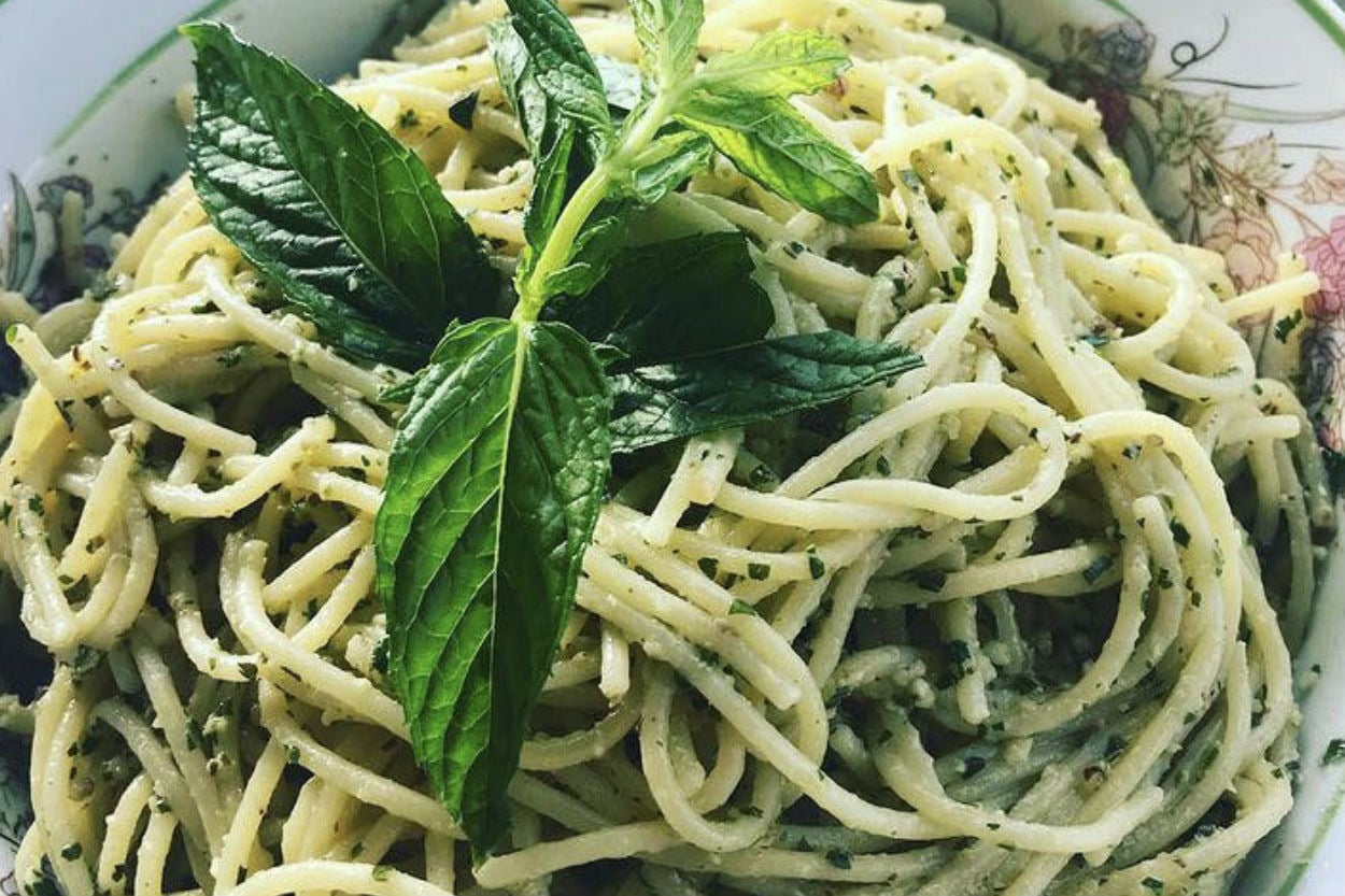 Farklı Makarna Arayanlara: Pesto Soslu Spagetti