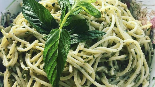 Farklı Makarna Arayanlara: Pesto Soslu Spagetti