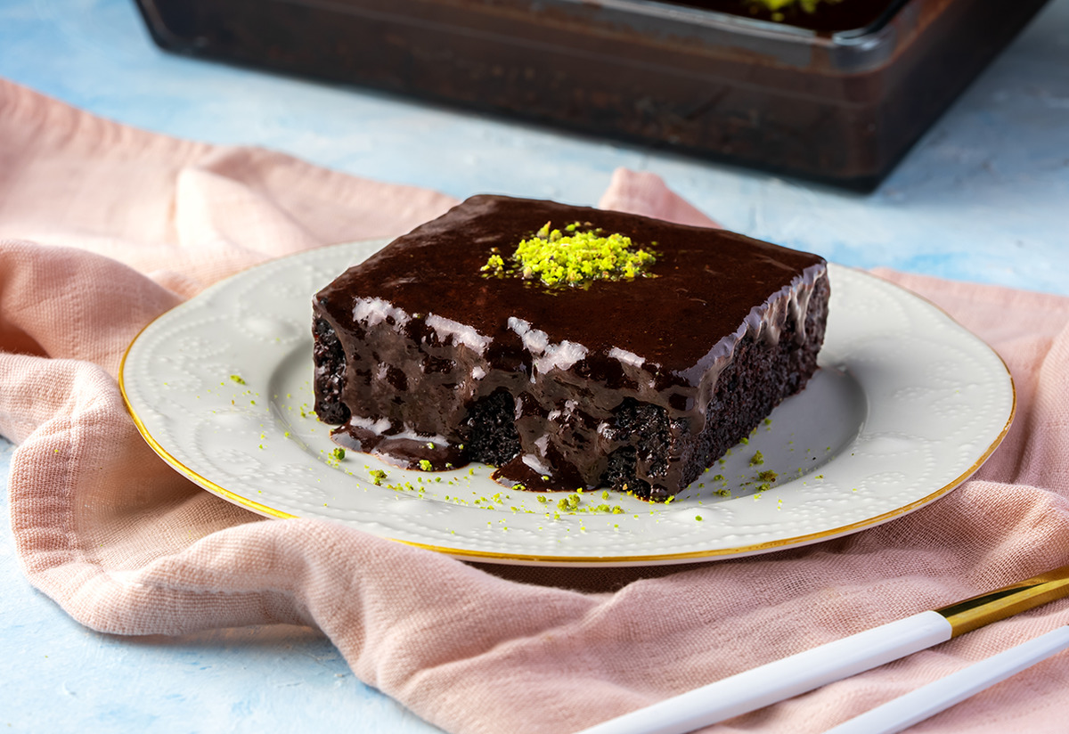 Bol Soslu: Browni Tadında Islak Kek Tarifi