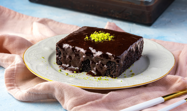 Bol Soslu: Browni Tadında Islak Kek