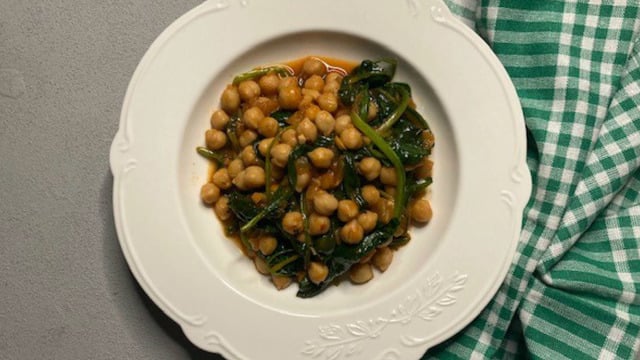 Yanında Bir Kase Yoğurt: Bebek Ispanaklı Nohut Yemeği