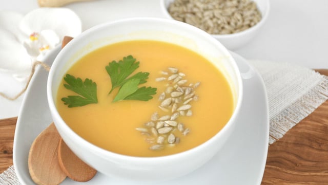 Tadına Bayılacaksınız: Sarımsaklı Bal Kabağı Çorbası
