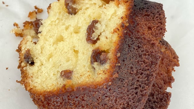 Enfes Aromasıyla: Portakallı Üzümlü Kek