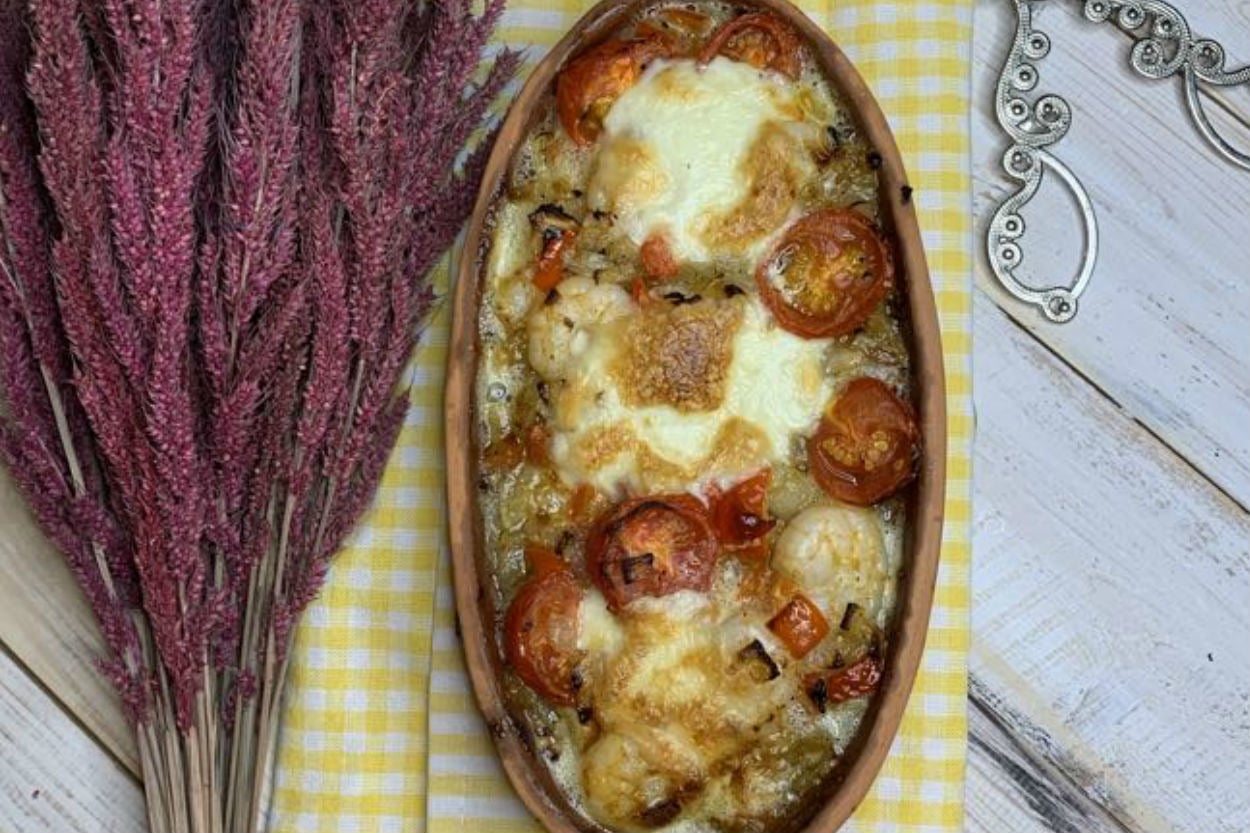 Parmakları Yedirecek: Güveçte Mozzarellalı Karides