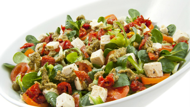 Lezzetinden Sual Olunmaz: Ceviz Soslu Semizotu Salatası