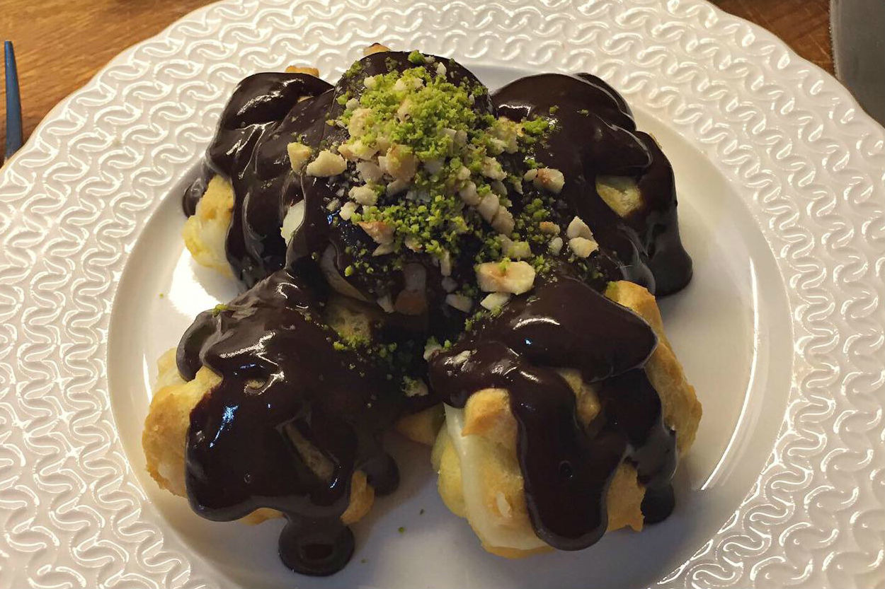 Akan Çikolatasıyla: Kremalı Çikolatalı Profiterol