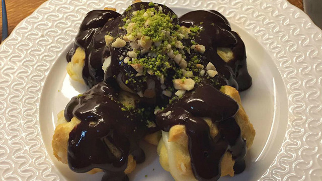 Akan Çikolatasıyla: Kremalı Çikolatalı Profiterol