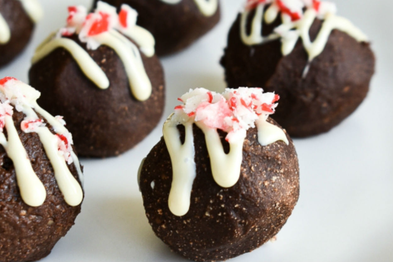 Kahvenin Yanına: Fit Brownie Topları