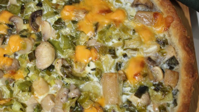 Pırasa Sevdirir: Pırasalı Mantarlı Cheddarlı Kiş