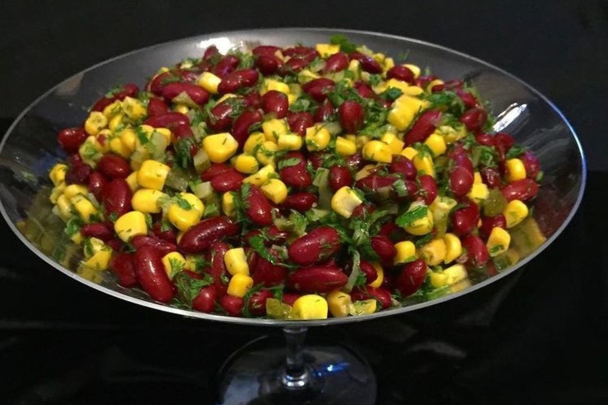 Ana Yemek Memnun: Meksika Salatası