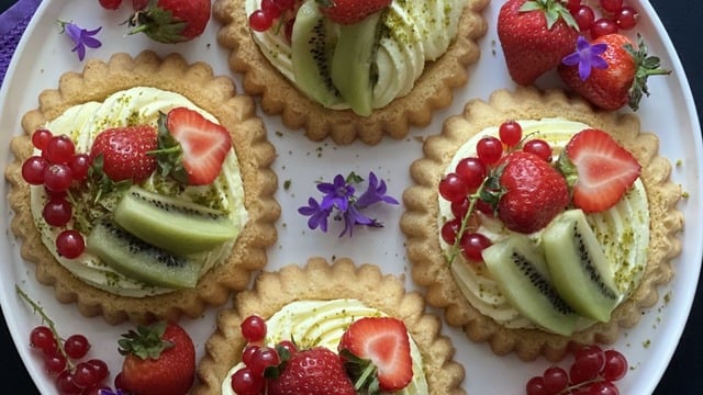 Sunumuyla Hayran Bırakır: Meyveli Mini Tartolet