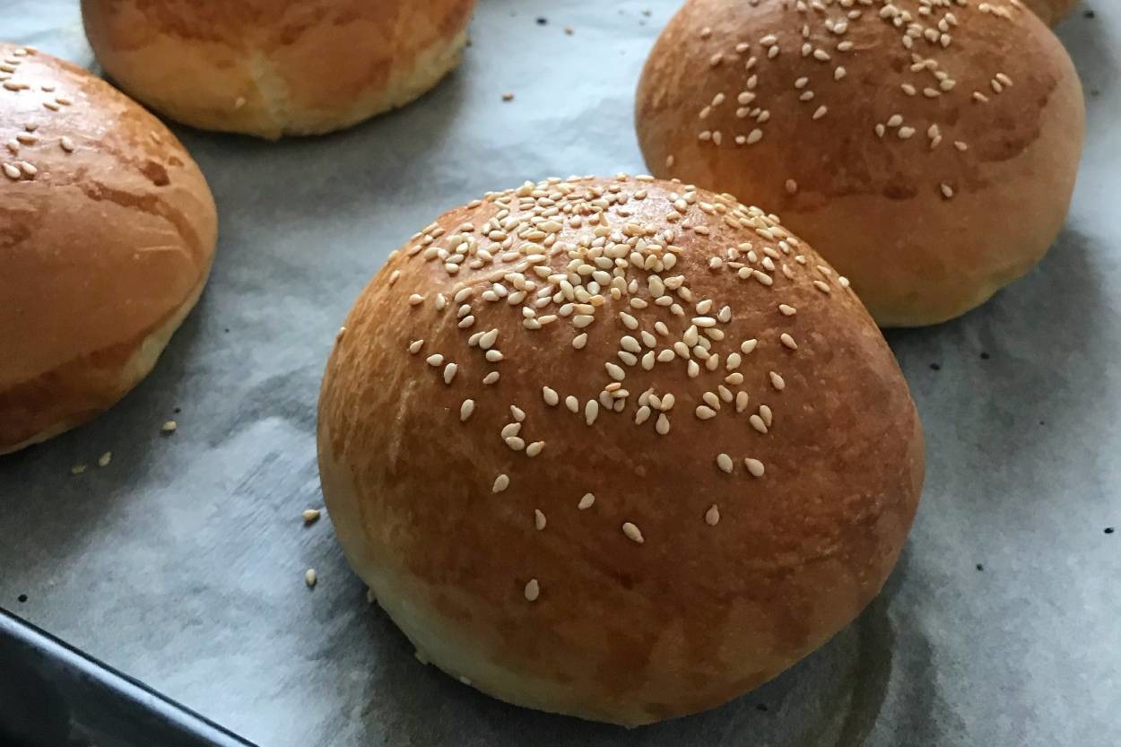 Yumuşacık Dokusuyla: Mayalı Hamburger Ekmeği