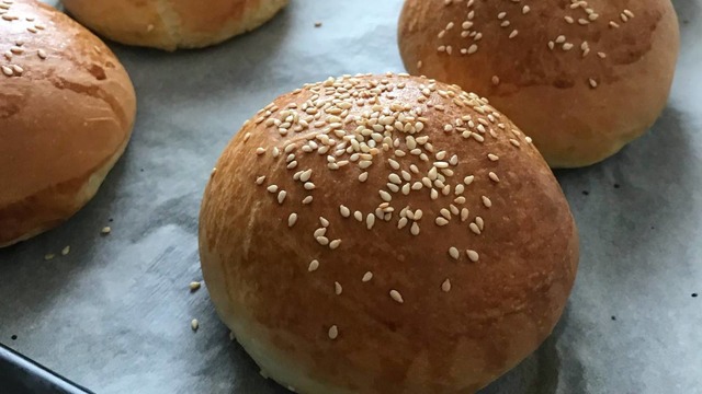 Yumuşacık Dokusuyla: Mayalı Hamburger Ekmeği