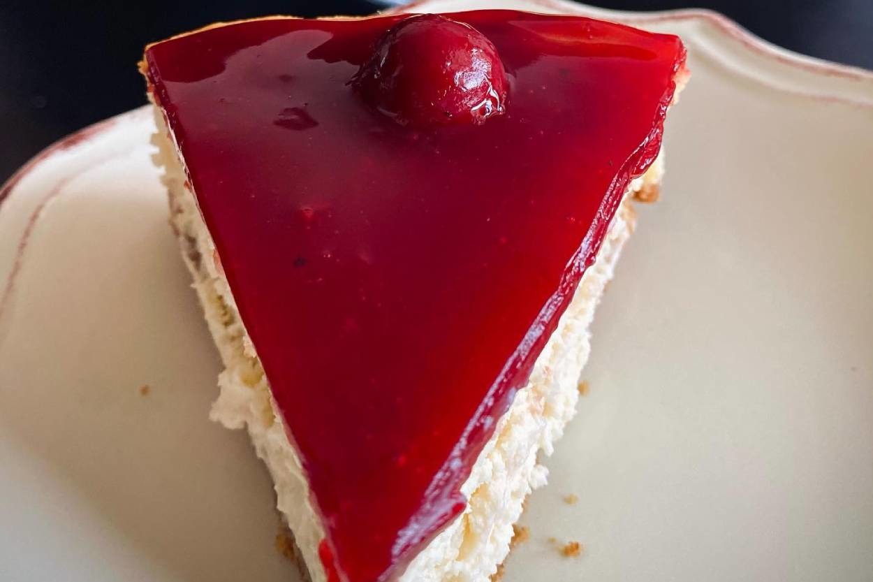 Yazdan Kalanlarla: Vişne Soslu Cheesecake