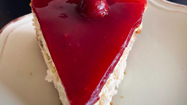 Yazdan Kalanlarla: Vişne Soslu Cheesecake