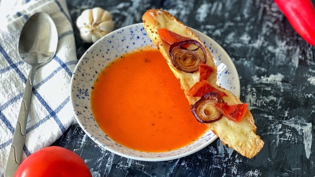 Nefis Seçenek: Fırınlanmış Domates Çorbası