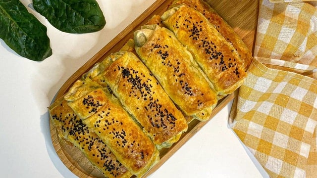 Sıcakken Yemeli: Ispanaklı Börek