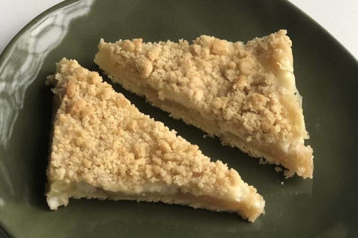 Streuselkuchen da Derler: Elmalı ve Pudingli Turta