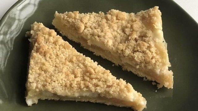Streuselkuchen da Derler: Elmalı ve Pudingli Turta