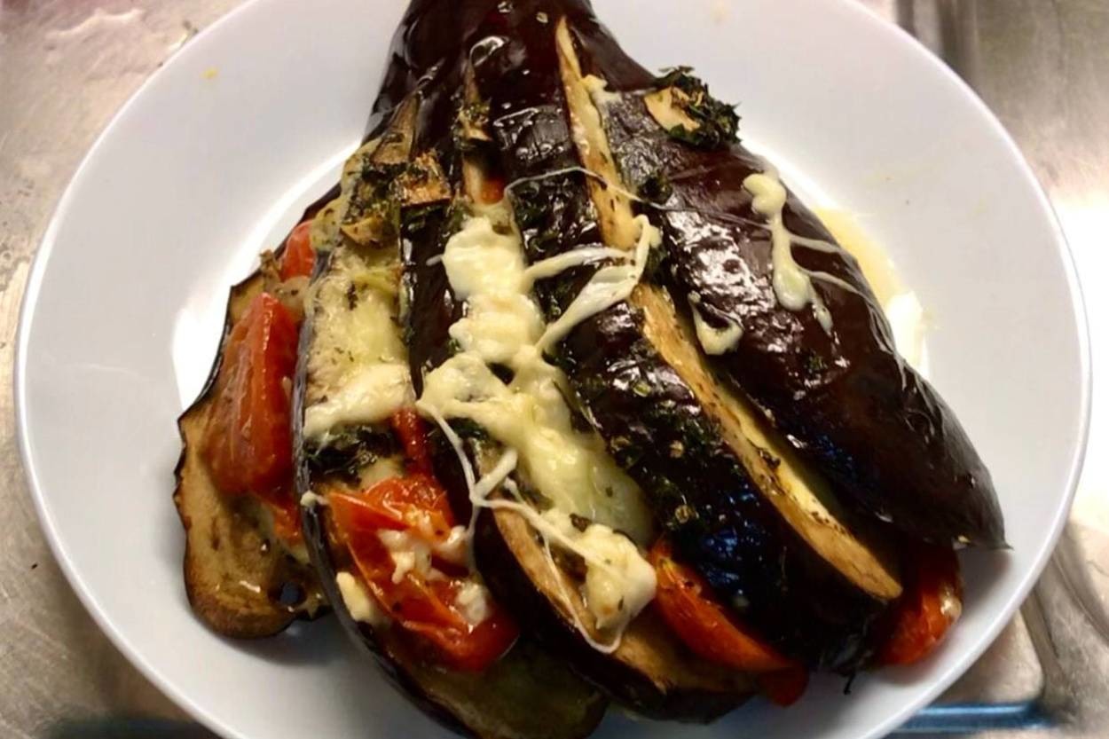 Vejetaryen Dostu: Pratik Mozzarella Patlıcan